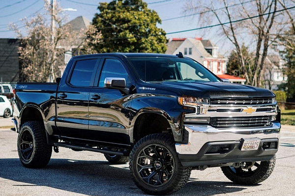 Фото дисков 4PLAY 4P80R Черный глянец на Chevrolet Silverado IV