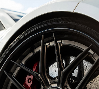 Фото дисков 1886 Wheels XR004 на Ferrari 488