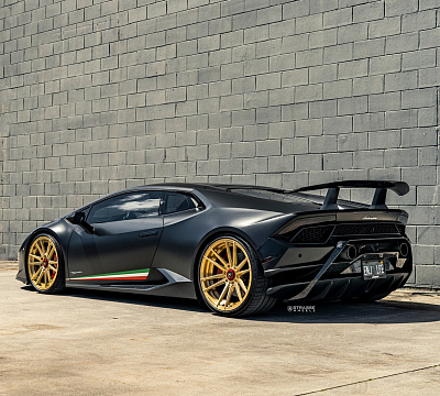 Фото дисков Strasse Wheels SV12 Deep Concave Duoblock на Lamborghini Huracan
