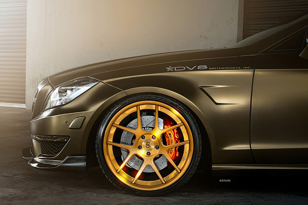 Фото дисков Strasse Wheels SM5 Deep Concave Сатиновое золото на Mercedes-Benz CLS (C218)