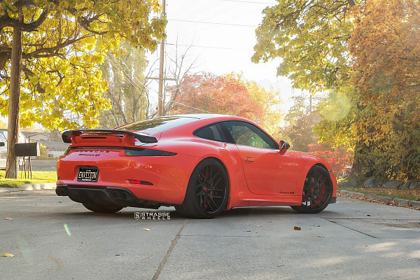 Фото дисков Strasse Wheels SM7T Deep Concave Другой цвет на Porsche 911 VII