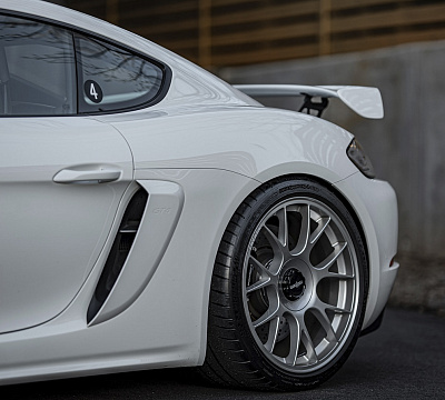 Фото дисков Rotiform TUF на Porsche Cayman III