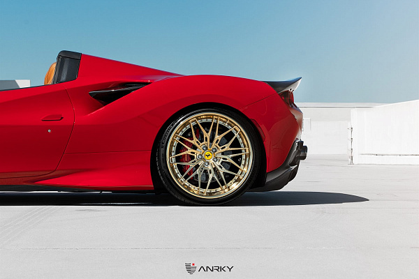 Фото дисков Anrky S3-X1 Глянцевое золото на Ferrari F8