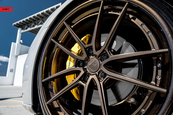 Фото дисков Anrky AN34 Сатиновая темная бронза на Porsche Panamera III