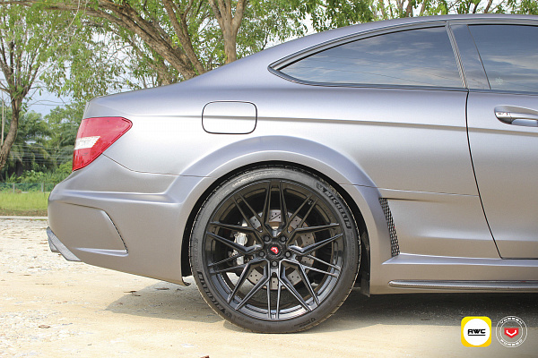 Фото дисков Vossen EVO-5 Черный глянец на Mercedes-Benz C-Class (W204)