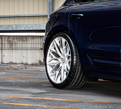 Фото дисков HRE P200 на Porsche Macan I