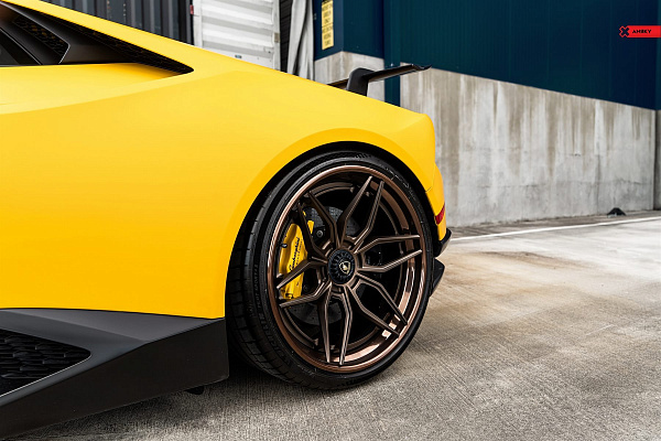 Фото дисков Anrky AN36 Сатиновая темная бронза на Lamborghini Huracan