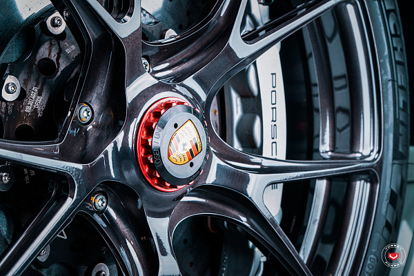 Фото дисков Vossen RS74 Черный глянец на Porsche 918 Spyder