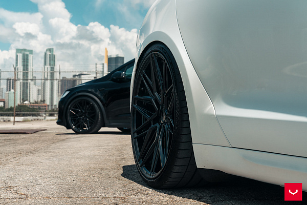 Фото дисков Vossen HF-7 Черный глянец на Tesla Model S
