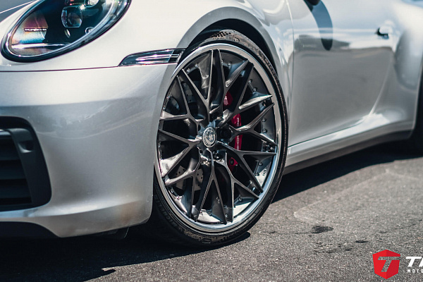 Фото дисков HRE S200 Глянцевый темный лак на Porsche 911 VIII