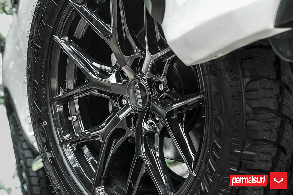 Фото дисков Vossen HF6-4 Черный глянец на Toyota Fortuner II