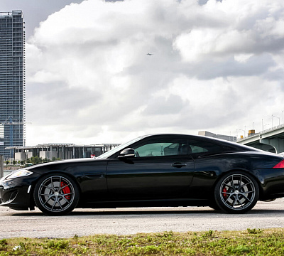 Фото дисков HRE P101 на Jaguar XKR II