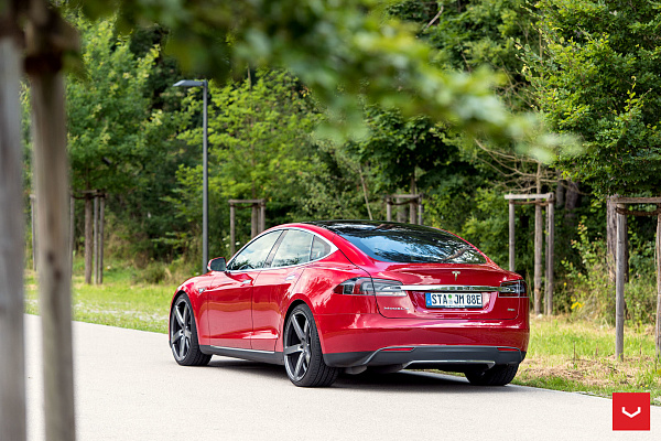 Фото дисков Vossen CV3 Глянцевый графит на Tesla Model S