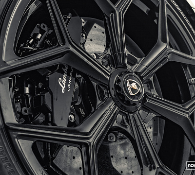 Фото дисков NOVITEC NL4 на Lamborghini Revuelto