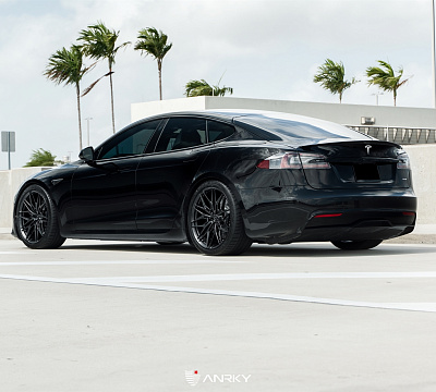 Фото дисков Anrky S1-X1 на Tesla Model S