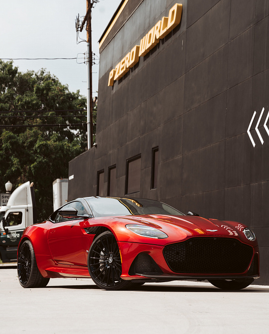 Фото дисков C114 Черный глянец на Aston Martin DBS 3