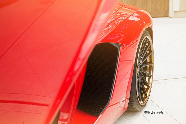Фото дисков Strasse Wheels SV15T Deep Concave FS Другой цвет на Lamborghini Aventador