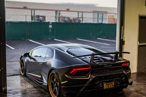 Фото дисков HRE 305 Черный сатин на Lamborghini Huracan