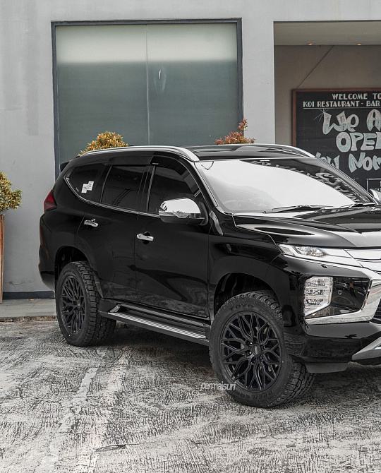 Фото дисков HF6-3 Черный сатин на Mitsubishi Pajero Sport III