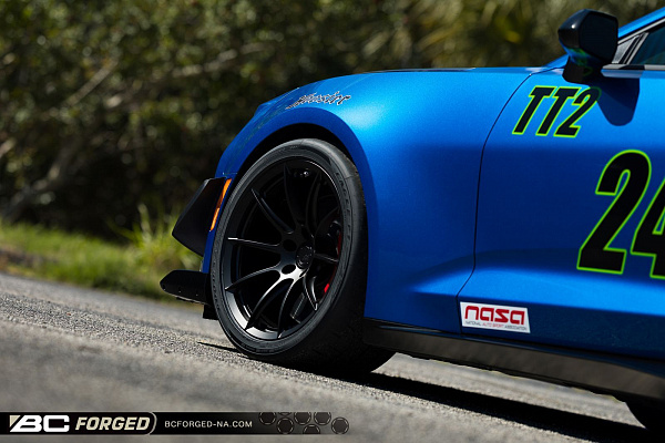Фото дисков BC Forged KL13 Черный матовый на Chevrolet Camaro VI