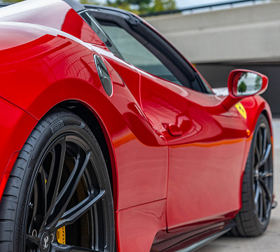 Фото дисков HRE P104SC на Ferrari 488