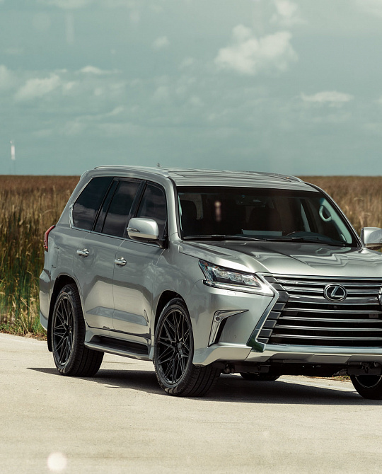 Фото дисков HF-7 Черный глянец на Lexus LX III