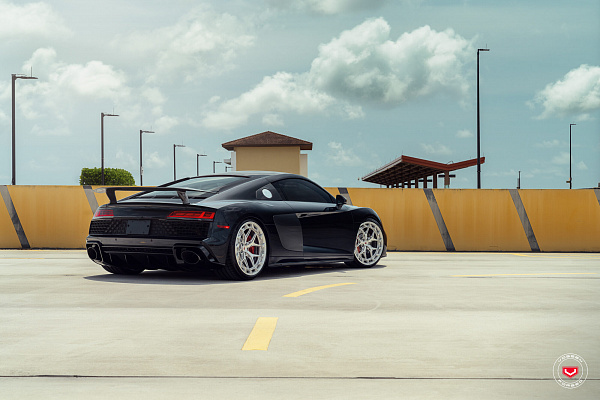 Фото дисков Vossen LC3-01T Глянцевый лак на Audi R8 (4S)