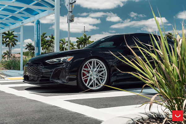Фото дисков Vossen HF-7 Серебро на Audi E-tron GT