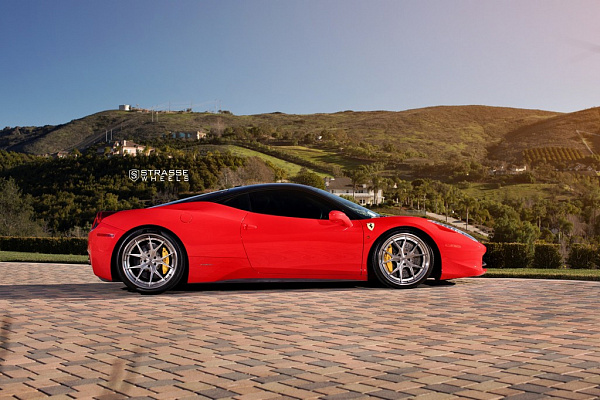Фото дисков Strasse Wheels SM5R Deep Concave FS Глянцевый лак на Ferrari 458
