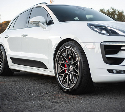Фото дисков HRE S200 на Porsche Macan I