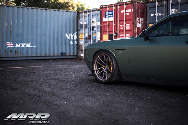 Фото дисков MRR M392 Сатиновая бронза на Dodge Challenger III