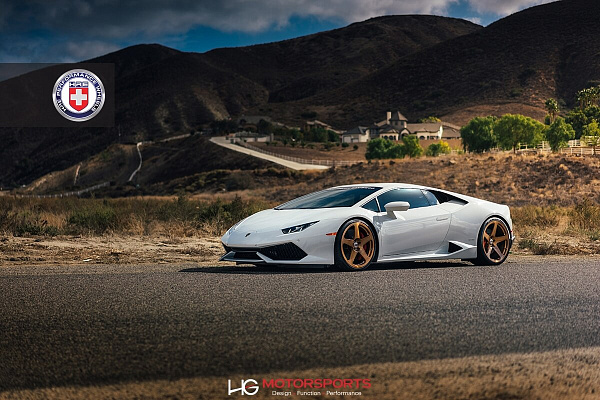 Фото дисков HRE 305M Глянцевая темная медь на Lamborghini Huracan
