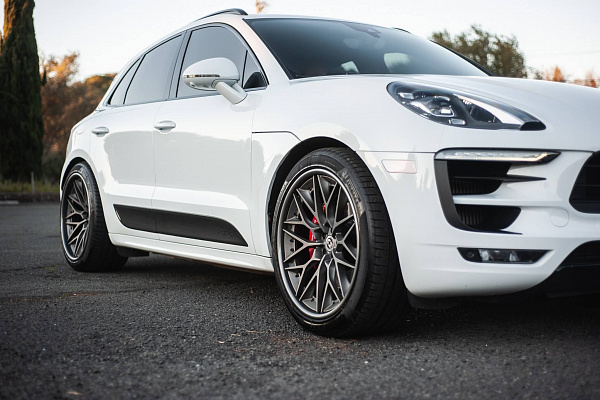 Фото дисков HRE S200 Сатиновый графит на Porsche Macan I