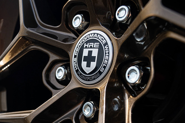 Фото дисков HRE FF11 Глянцевое темное золото на Chevrolet Corvette C8