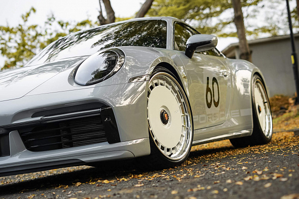 Фото дисков HRE 935 Белый глянец на Porsche 911 VIII