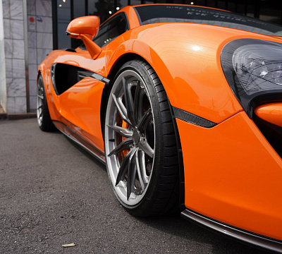 Фото дисков HRE S104SC на McLaren 570S