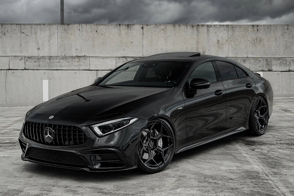 Фото дисков Radi8 R804.C Черный глянец на Mercedes-Benz CLS (C257)