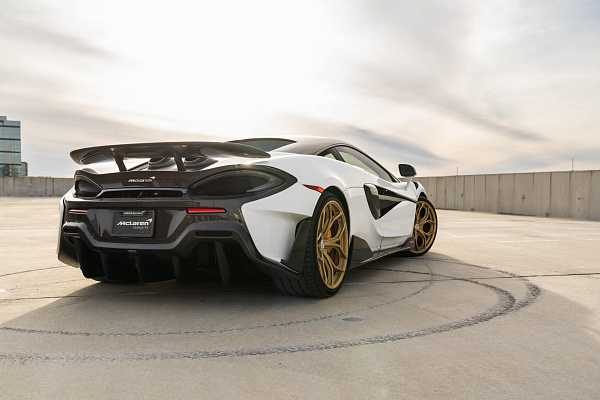 Фото дисков HRE P111SC Сатиновое золото на McLaren 600