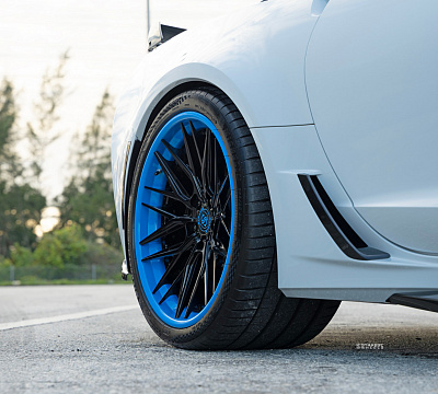 Фото дисков Strasse Wheels SV10M-RS Deep Concave FS на Chevrolet Corvette C7