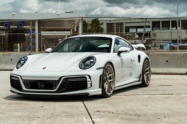 Фото дисков 1886 Wheels XR001 Сатиновая шампань на Porsche 911 VIII