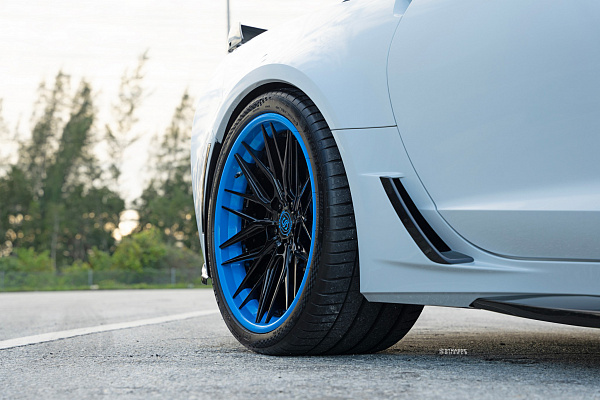 Фото дисков Strasse Wheels SV10M-RS Deep Concave FS Другой цвет на Chevrolet Corvette C7
