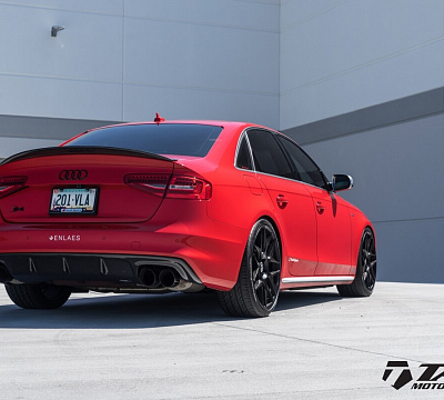 Фото дисков HRE FF01 на Audi A/S/RS 4 (B8)