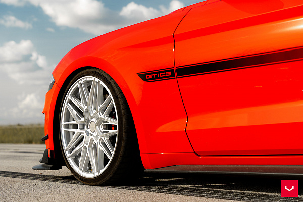 Фото дисков Vossen HF-7 Серебро на Ford Mustang VI