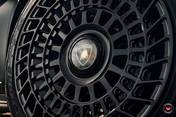 Фото дисков Vossen LC3-13T Черный глянец на Lamborghini Huracan