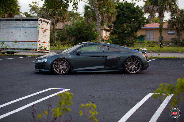 Фото дисков Vossen CG-204 Глянцевая бронза на Audi R8 (4S)