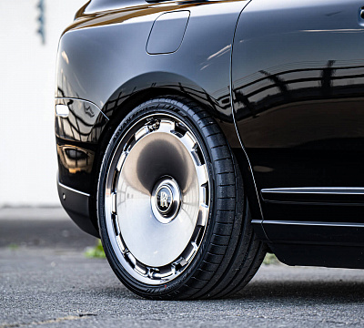 Фото дисков HRE L108M на Rolls-Royce Cullinan