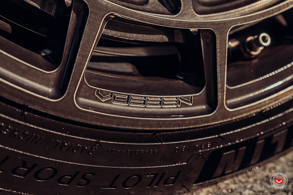 Фото дисков Vossen LC3-01 Глянцевый темный лак на Ford Mustang VI