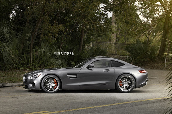 Фото дисков Strasse Wheels SM5R Deep Concave Monoblock Сатиновый темный лак на Mercedes-Benz AMG GT I