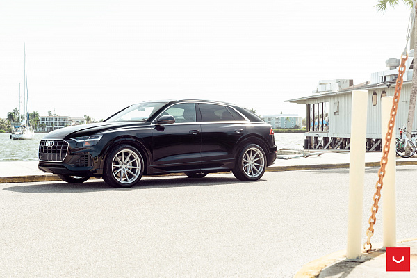 Фото дисков Vossen HF-3 Серебро на Audi Q8