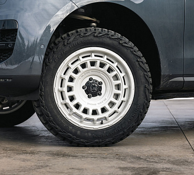 Фото дисков Black Rhino AWOL на Range Rover V